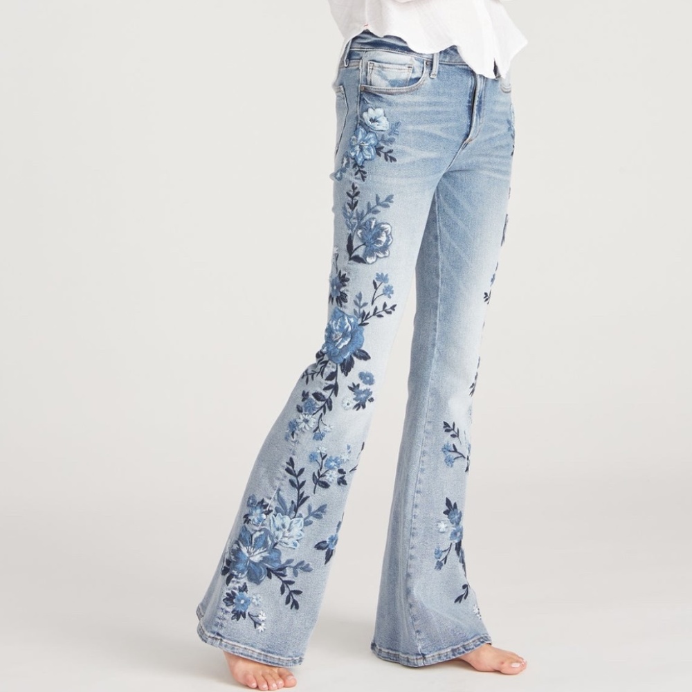 Driftwood Farrah Flare Light Wash South Pacific